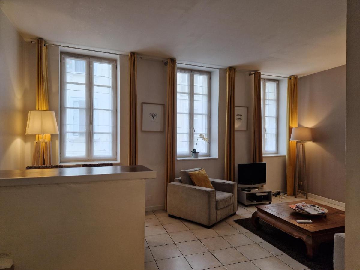 2 Pieces Dans Le Centre Avec Petite Terrasse 3*** Apartment Marseille Luaran gambar